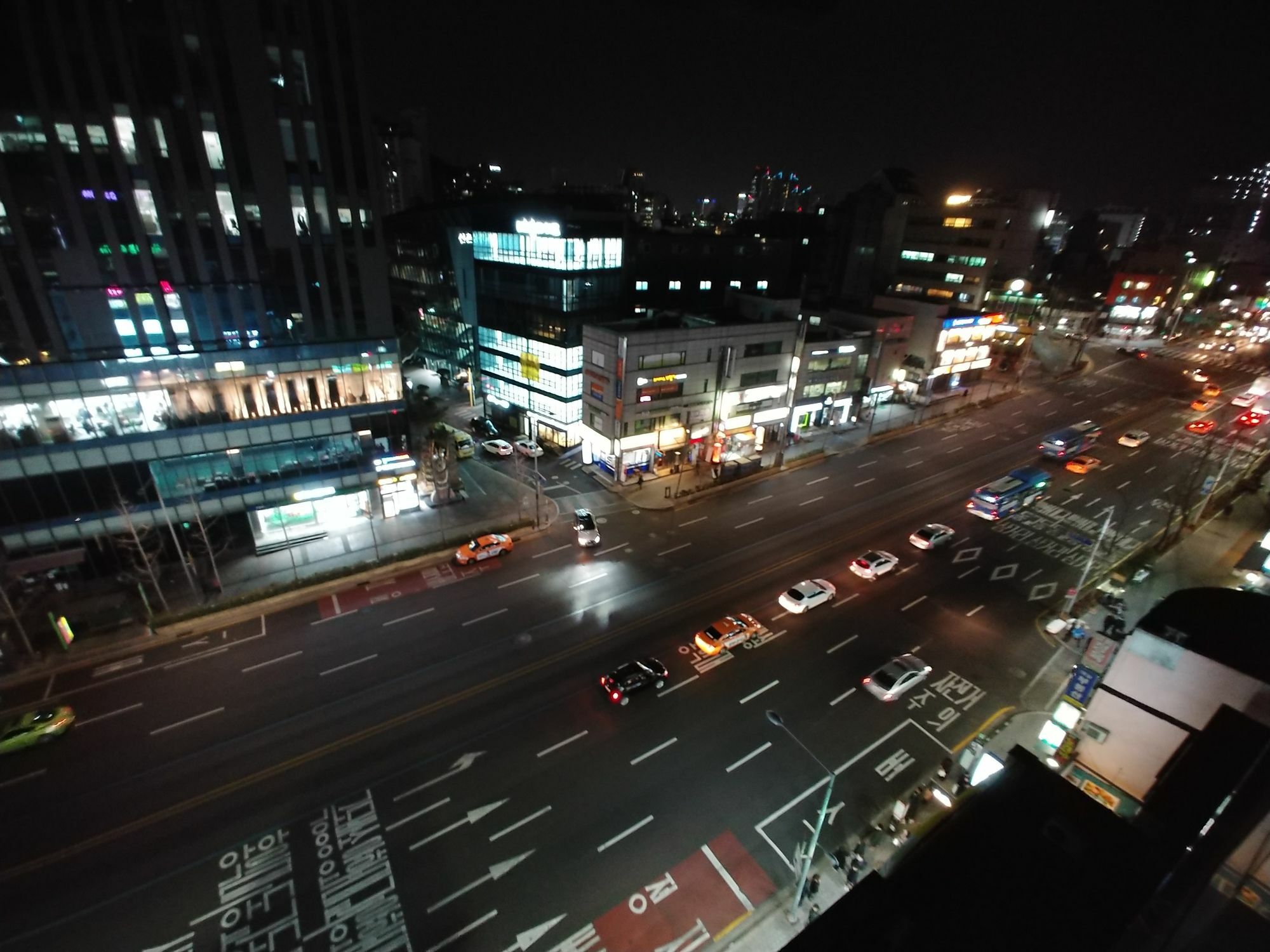 Roadhouse Hongdae Shinchon Hotel Seoul Bagian luar foto